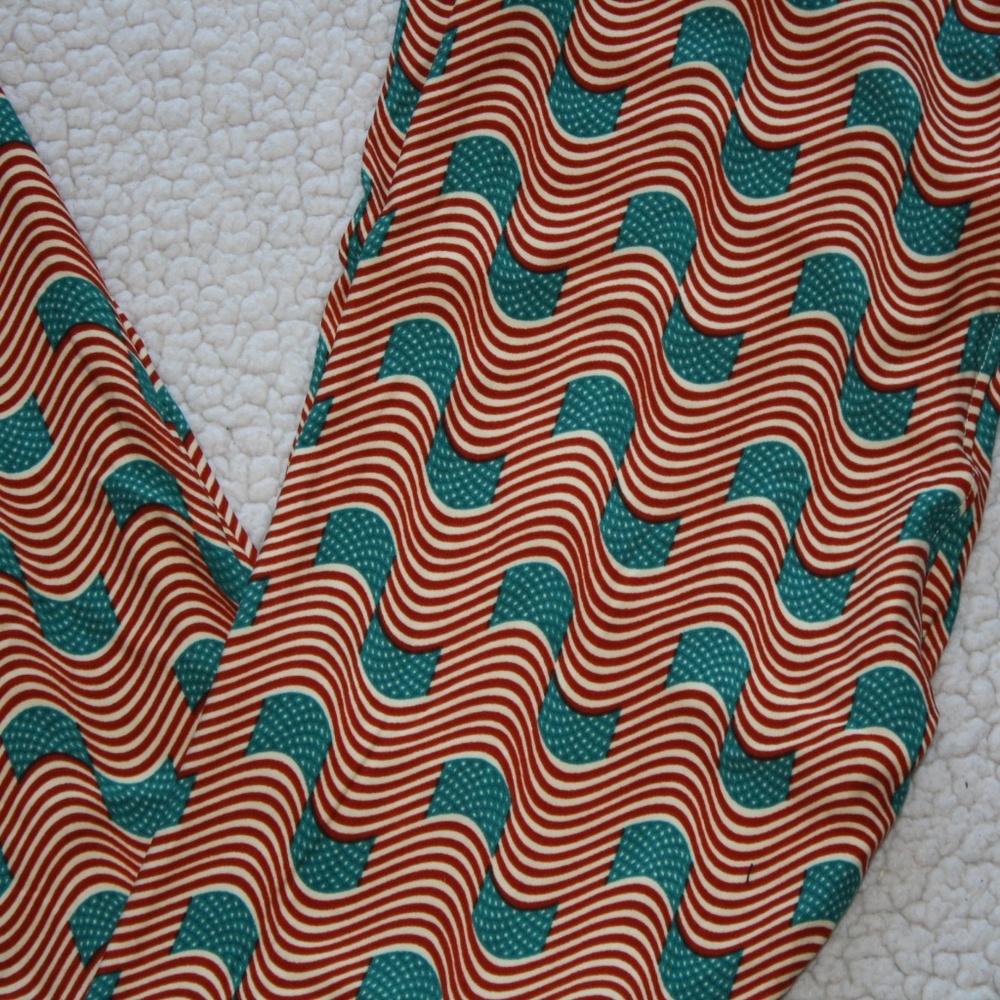 SOLD Lularoe American Flags TC Leggings - NWOT - Picture 2 of 2